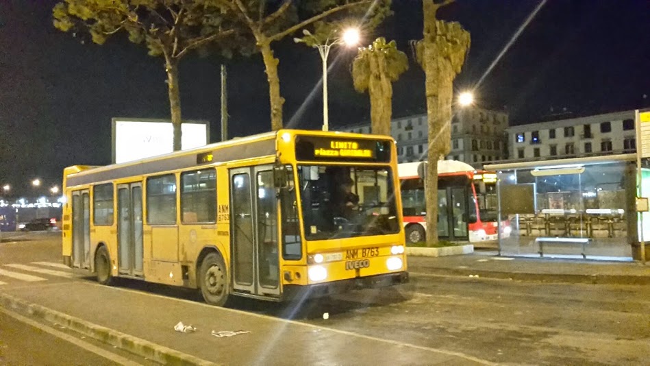 Met de bus door Napels